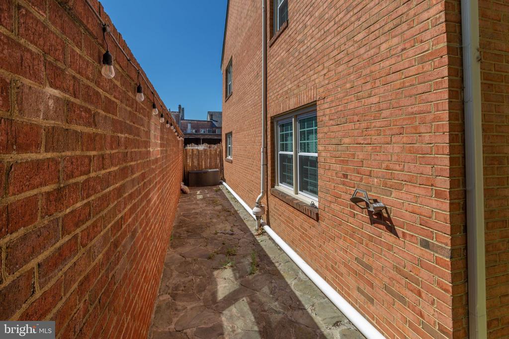 1011 CHARLES STREET C C