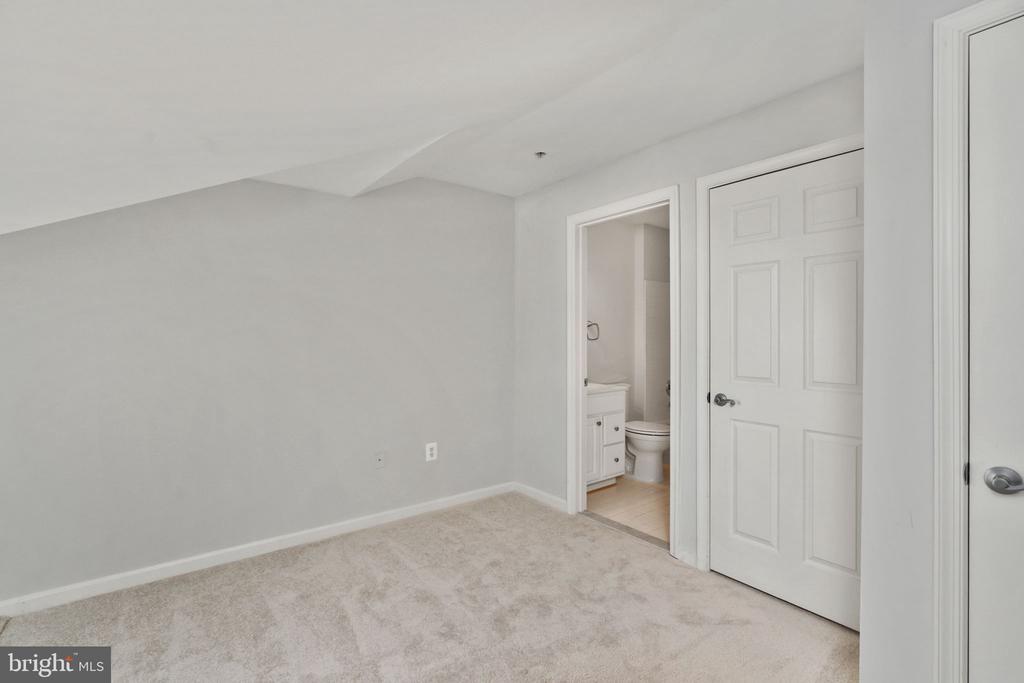 11635 CAVALIER LANDING COURT Unit: 404