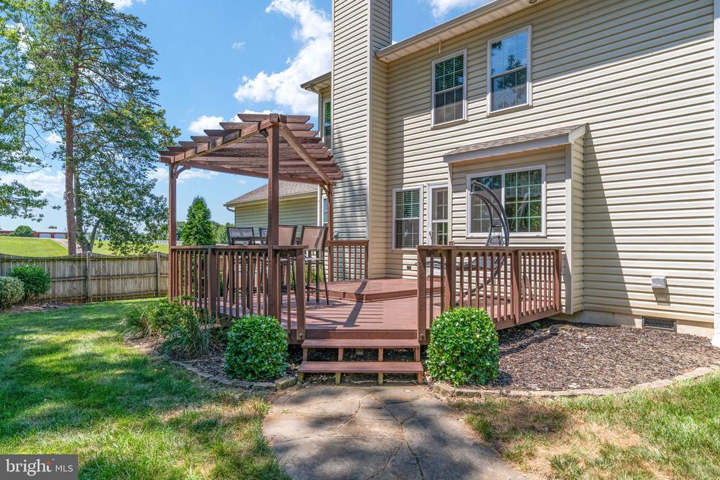 18 OAK TERRACE DRIVE