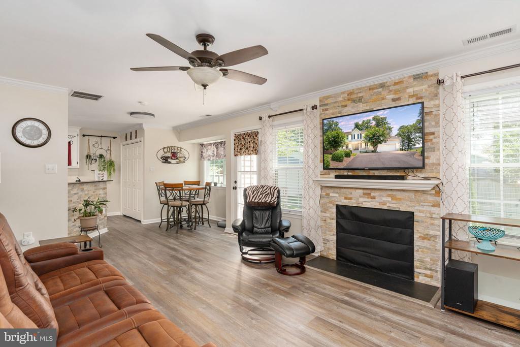 18 OAK TERRACE DRIVE