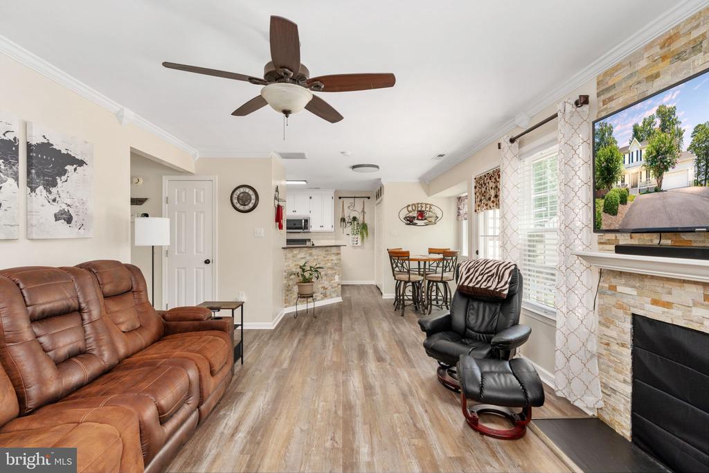 18 OAK TERRACE DRIVE