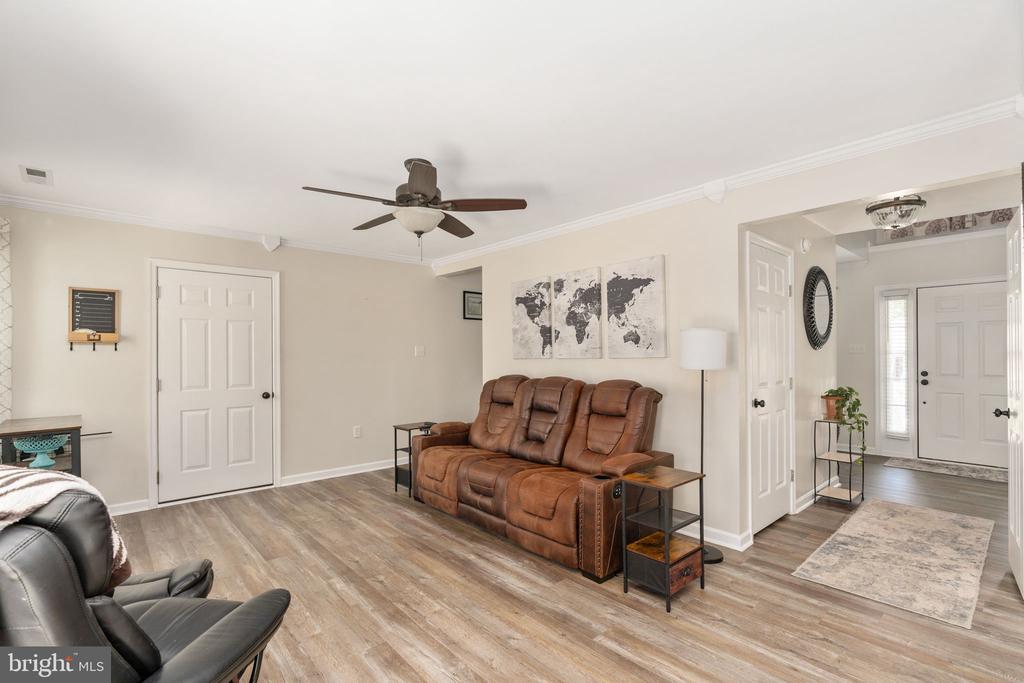 18 OAK TERRACE DRIVE
