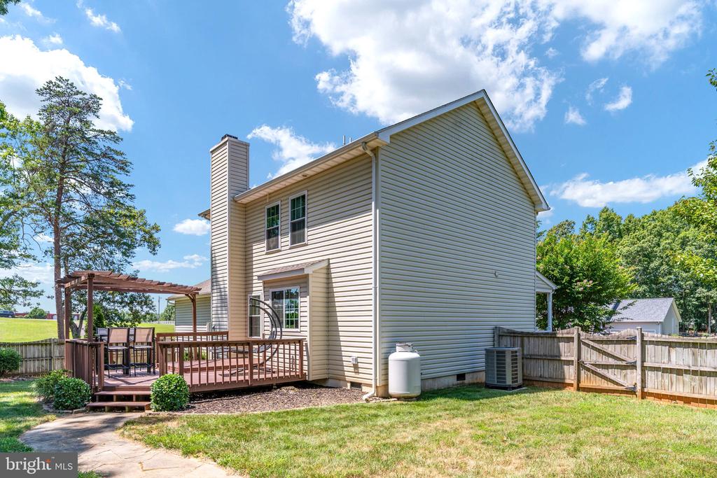 18 OAK TERRACE DRIVE