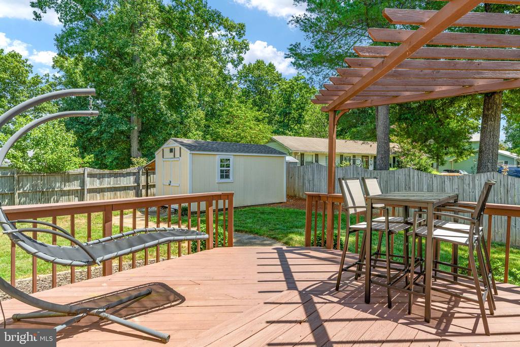 18 OAK TERRACE DRIVE