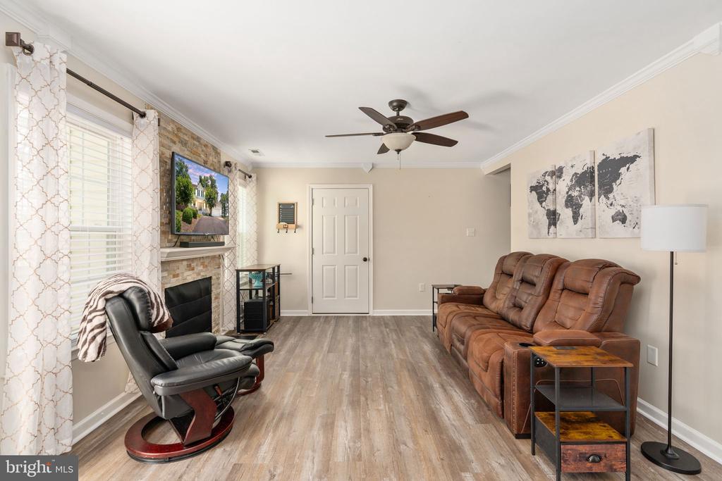 18 OAK TERRACE DRIVE