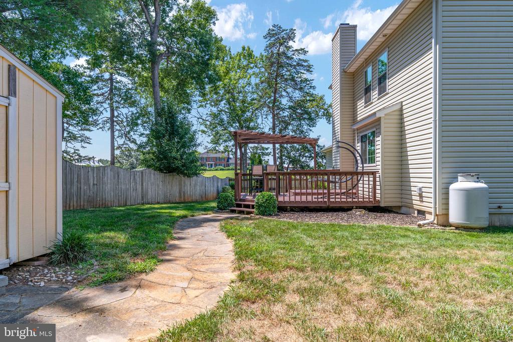 18 OAK TERRACE DRIVE