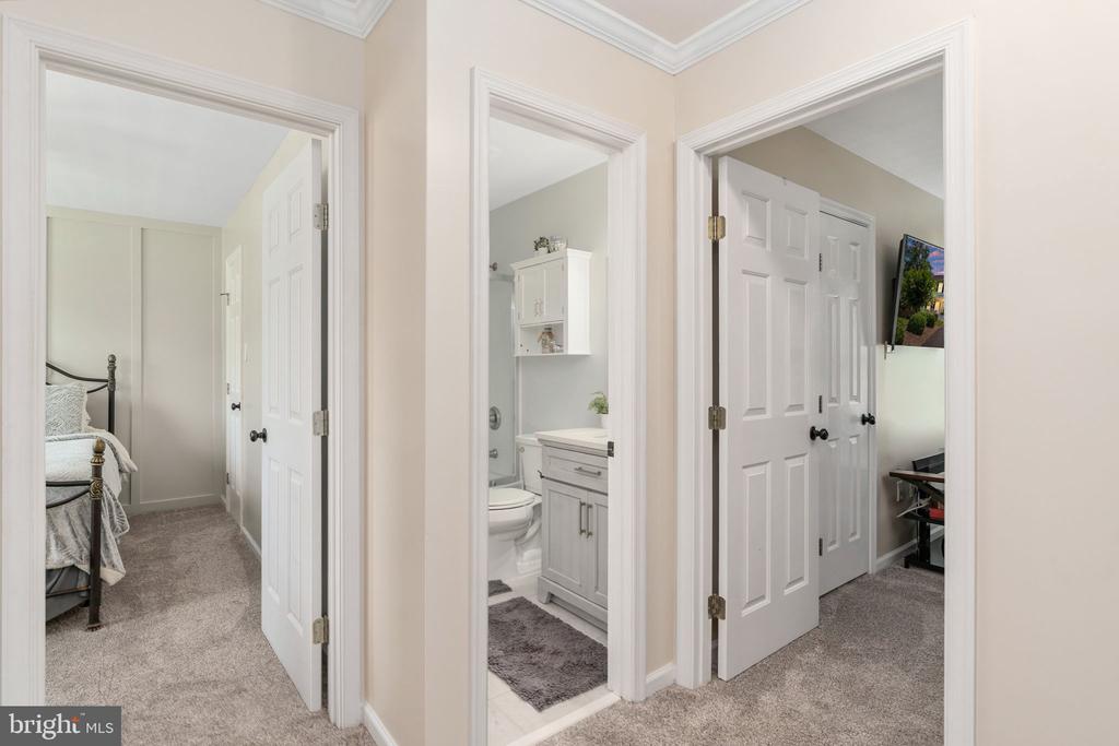 18 OAK TERRACE DRIVE