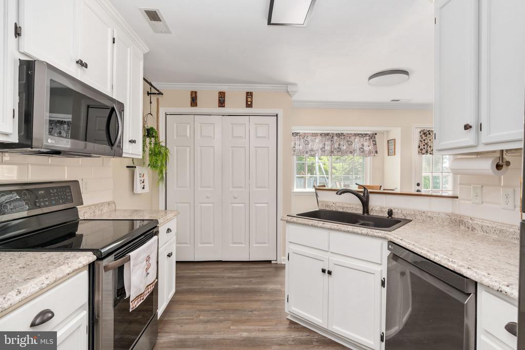 18 OAK TERRACE DRIVE