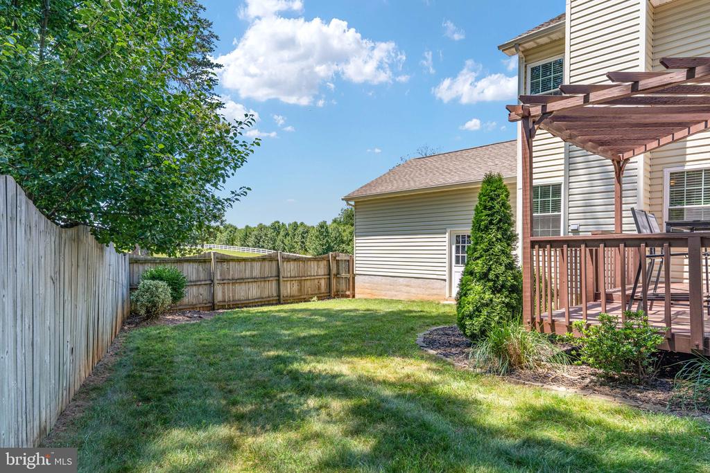 18 OAK TERRACE DRIVE