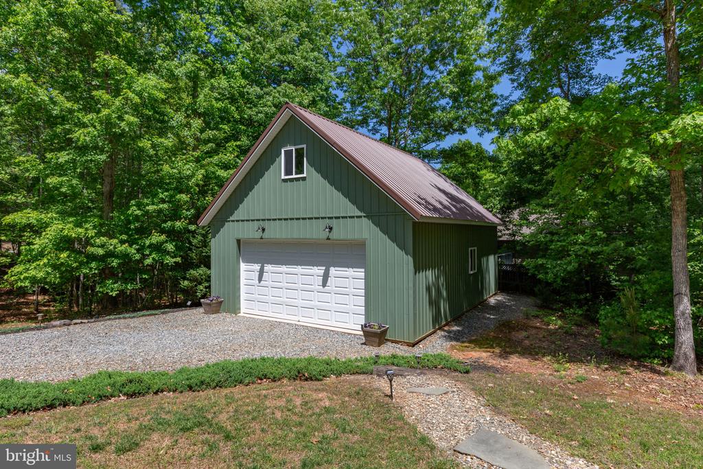 106 BERNIE CIR