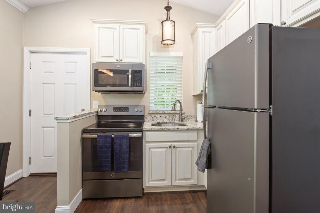 106 BERNIE CIR