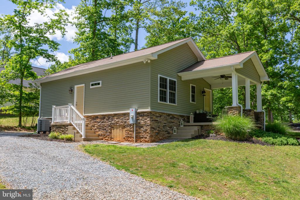 106 BERNIE CIR