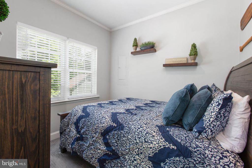 106 BERNIE CIR