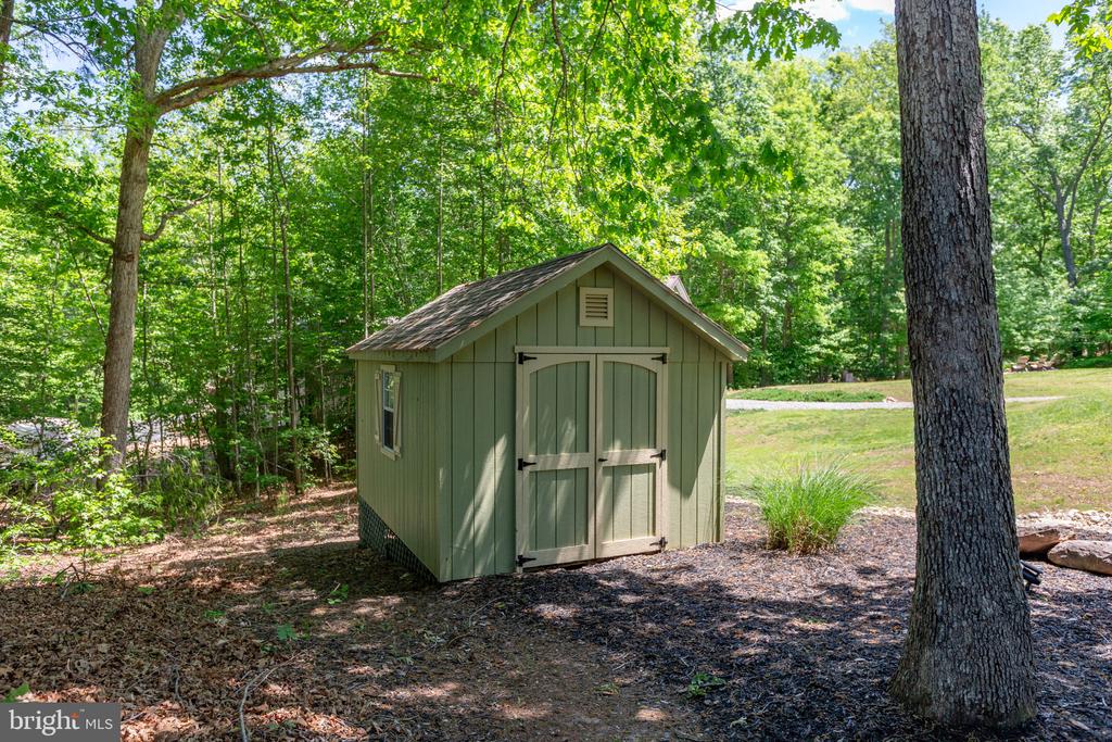 106 BERNIE CIR