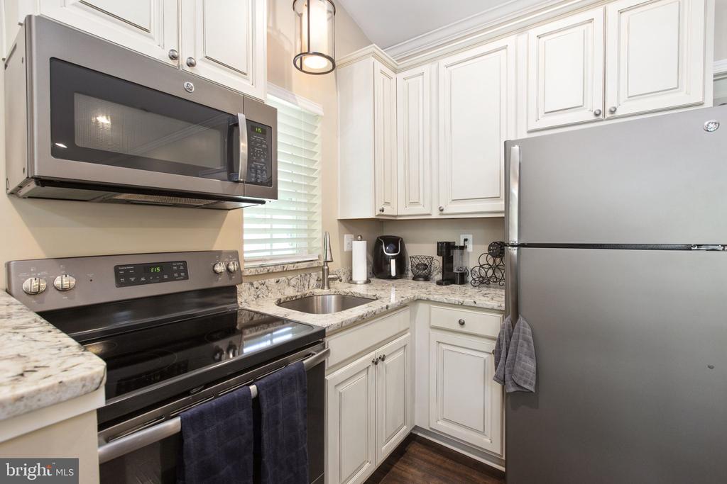 106 BERNIE CIR