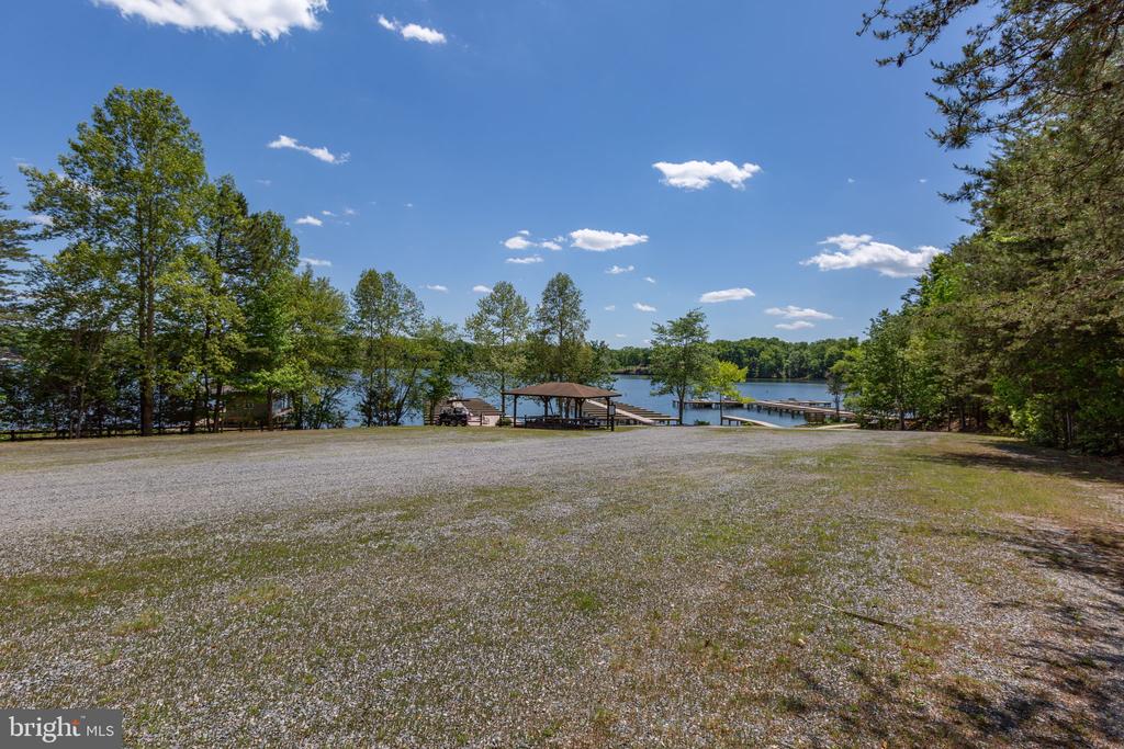 106 BERNIE CIR