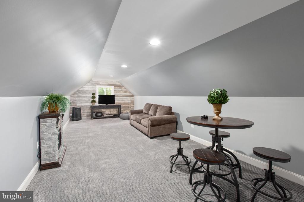 106 BERNIE CIR