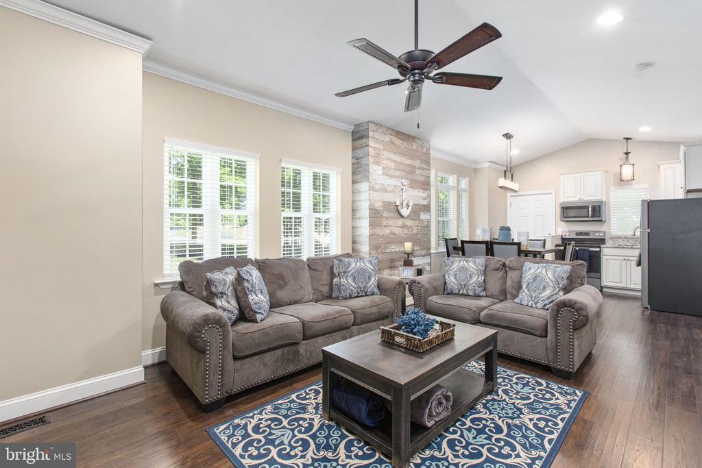106 BERNIE CIR