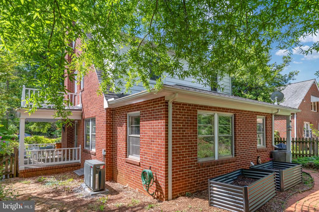 195 DABNEY STREET