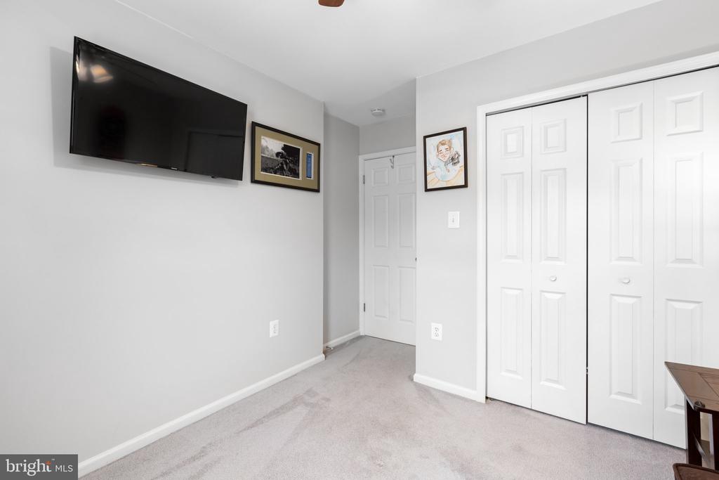 6068 PONHILL DRIVE