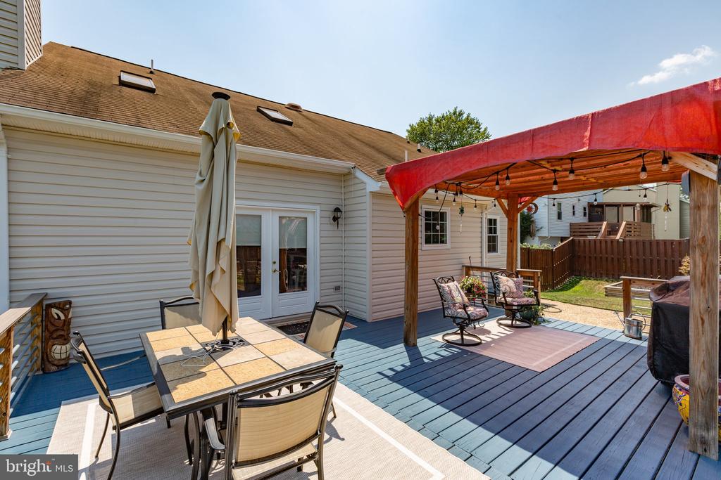 6068 PONHILL DRIVE