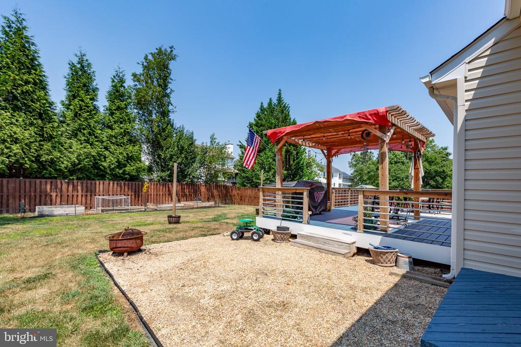 6068 PONHILL DRIVE