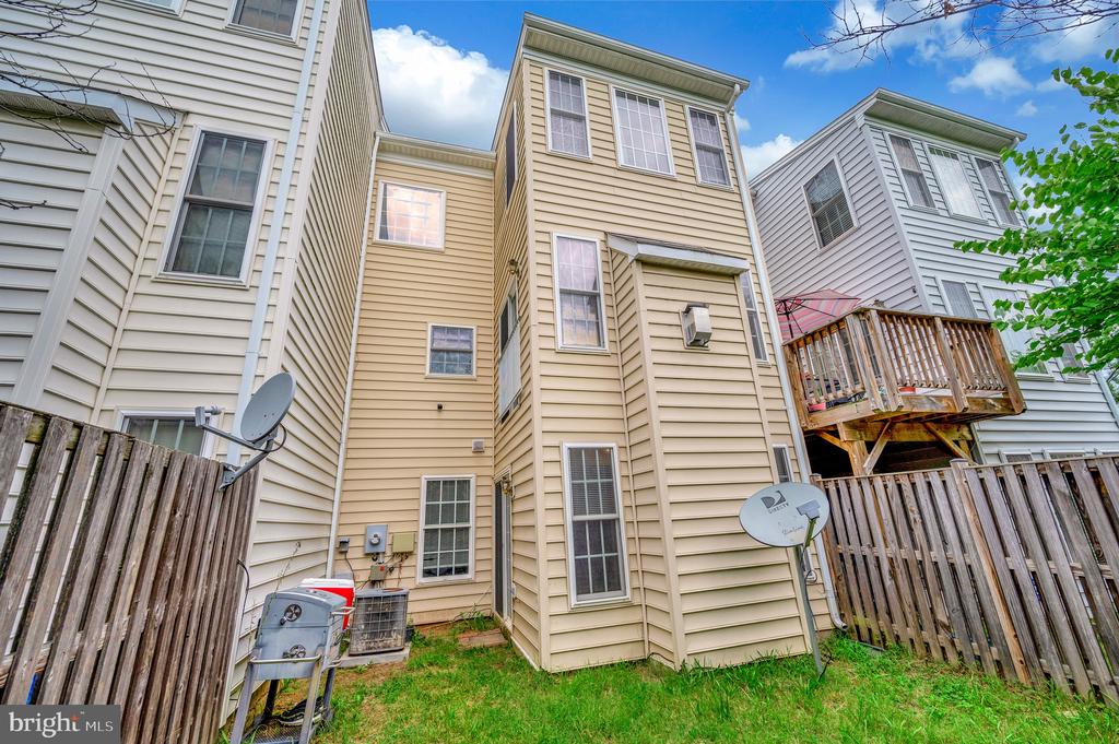 2507 OAK TREE LANE