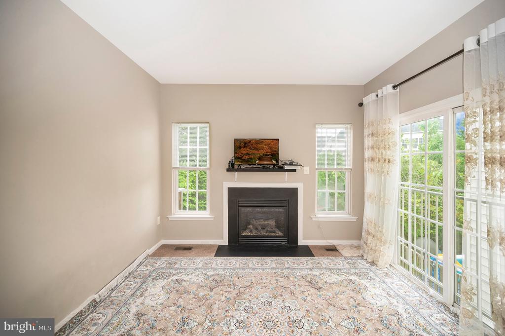 2507 OAK TREE LANE