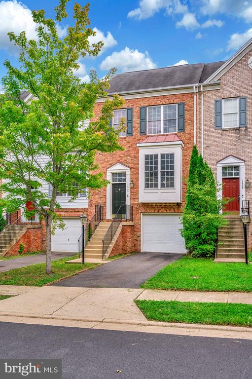 2507 OAK TREE LANE