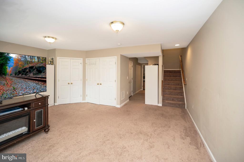 2507 OAK TREE LANE