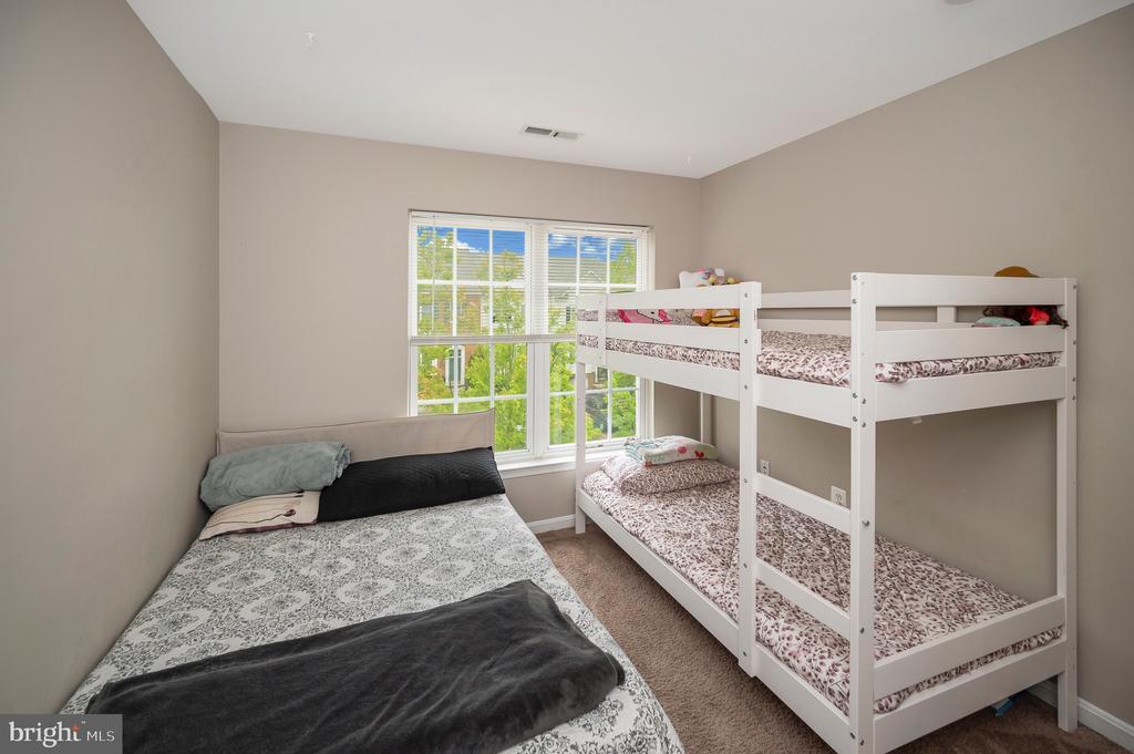 2507 OAK TREE LANE