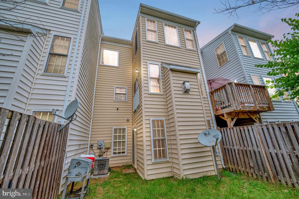 2507 OAK TREE LANE