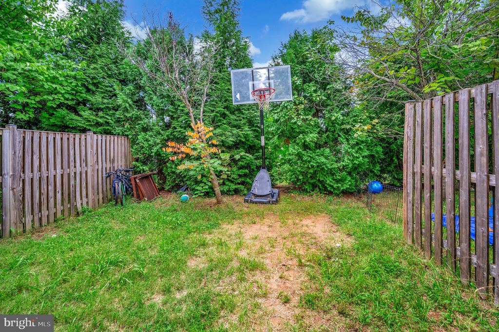 2507 OAK TREE LANE