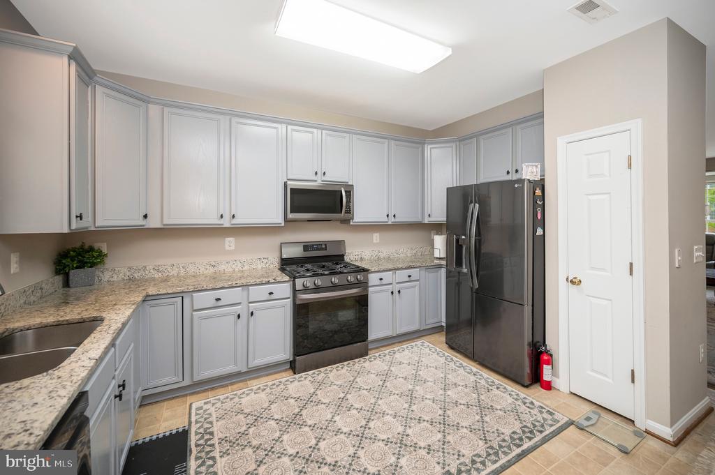 2507 OAK TREE LANE