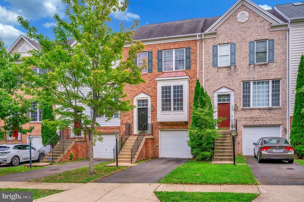 2507 OAK TREE LANE