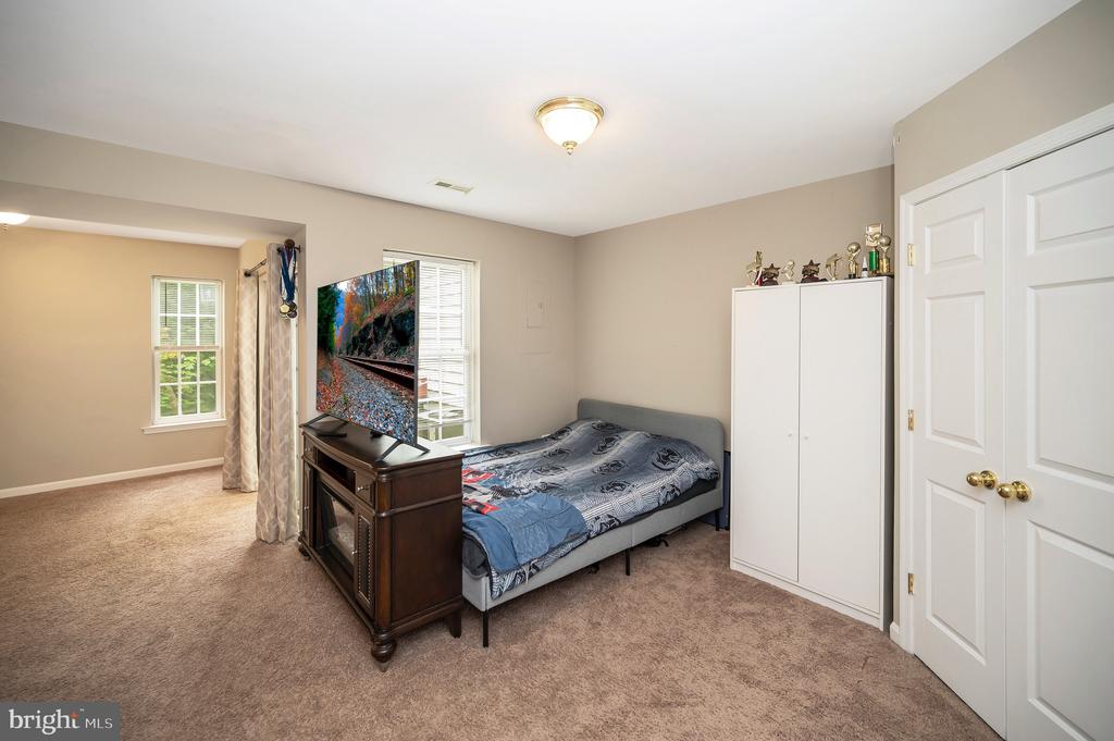 2507 OAK TREE LANE