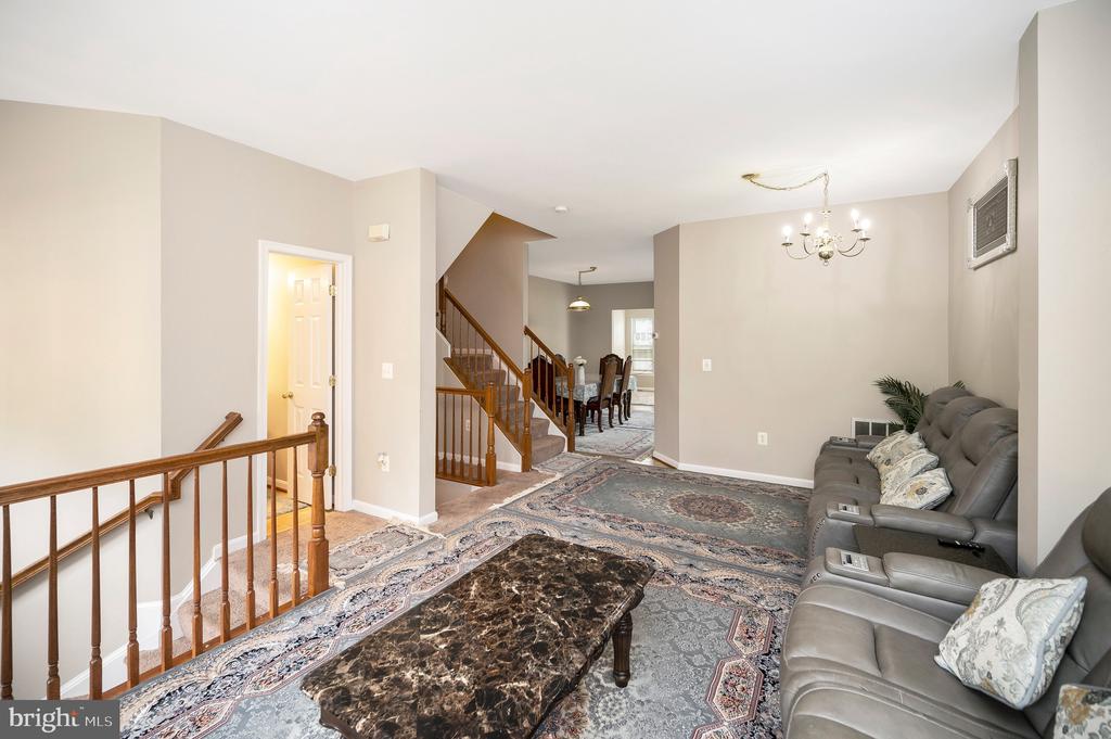 2507 OAK TREE LANE
