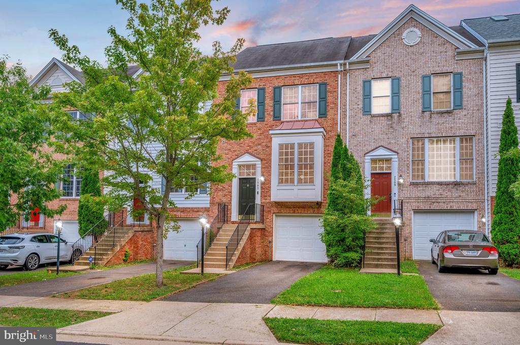 2507 OAK TREE LANE