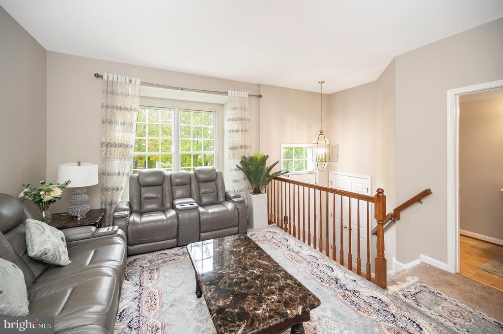2507 OAK TREE LANE