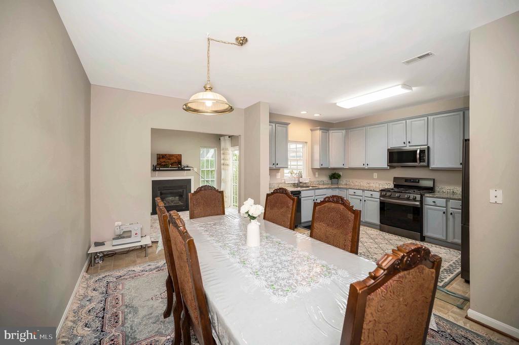 2507 OAK TREE LANE