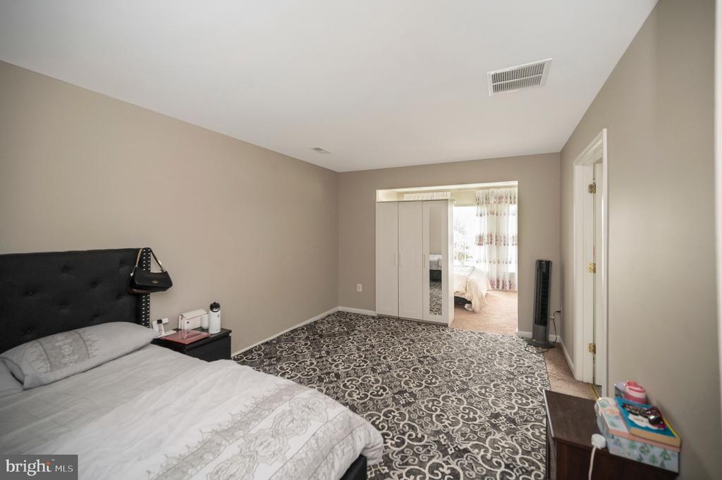 2507 OAK TREE LANE