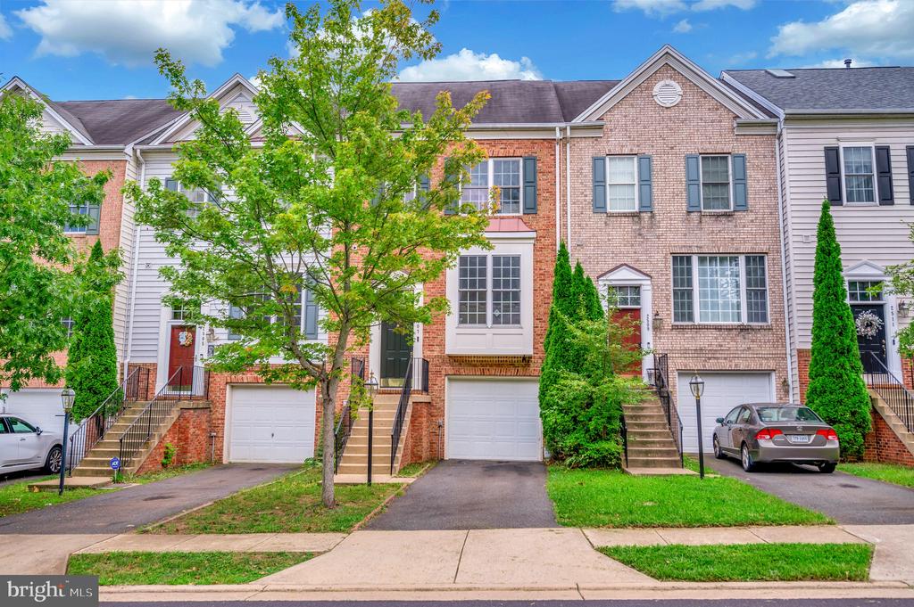 2507 OAK TREE LANE