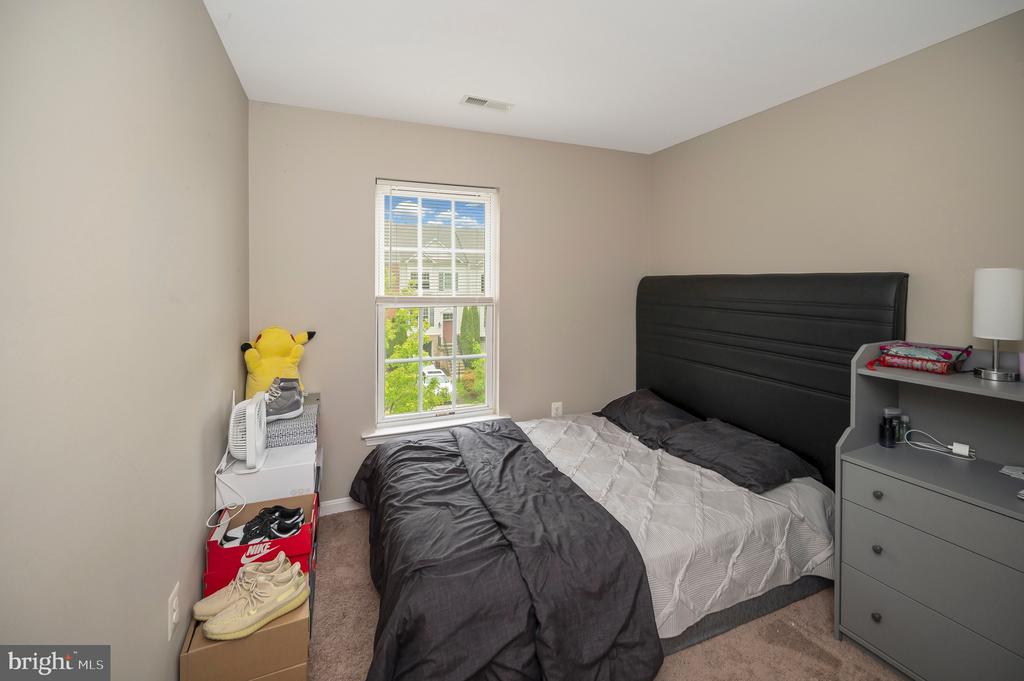 2507 OAK TREE LANE