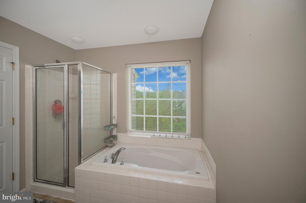2507 OAK TREE LANE