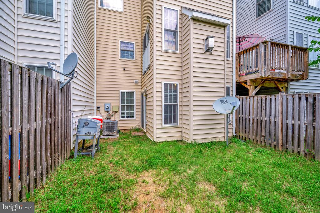 2507 OAK TREE LANE
