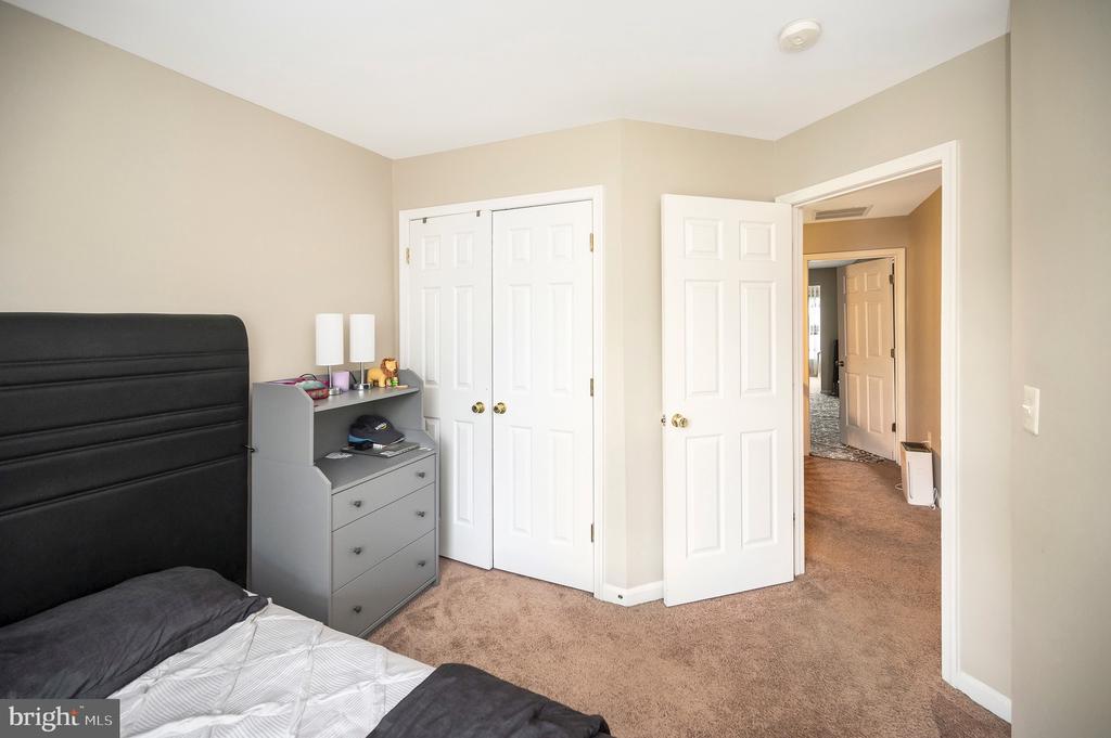 2507 OAK TREE LANE