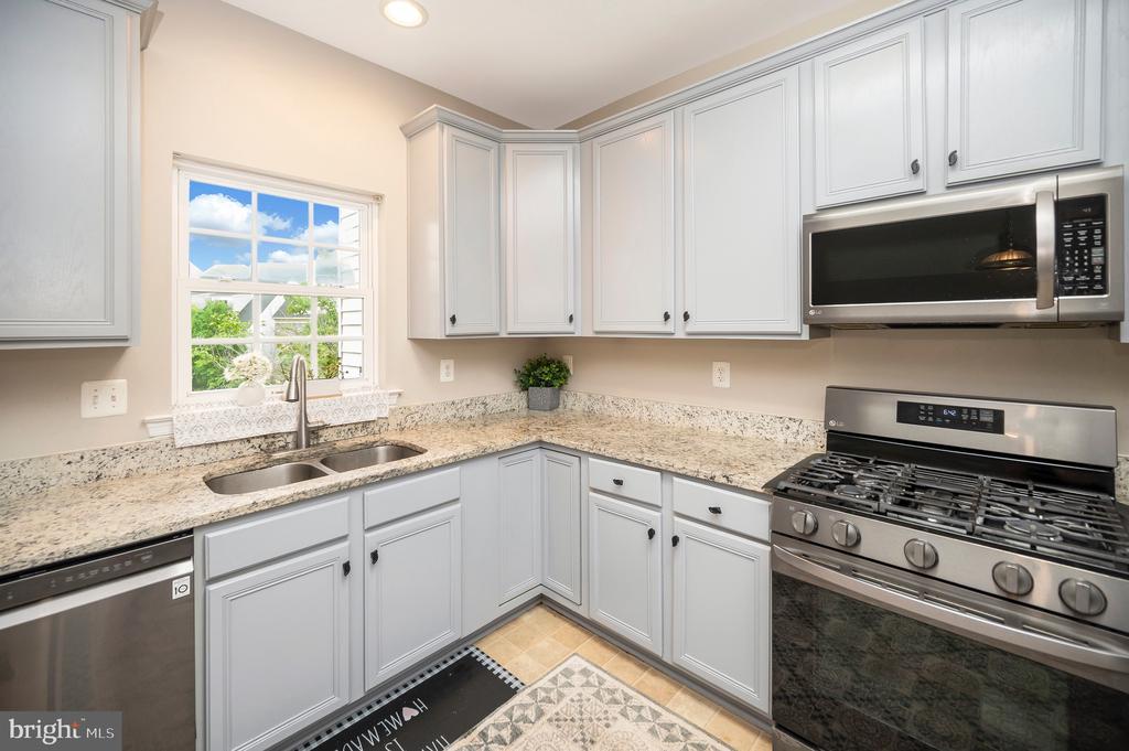 2507 OAK TREE LANE
