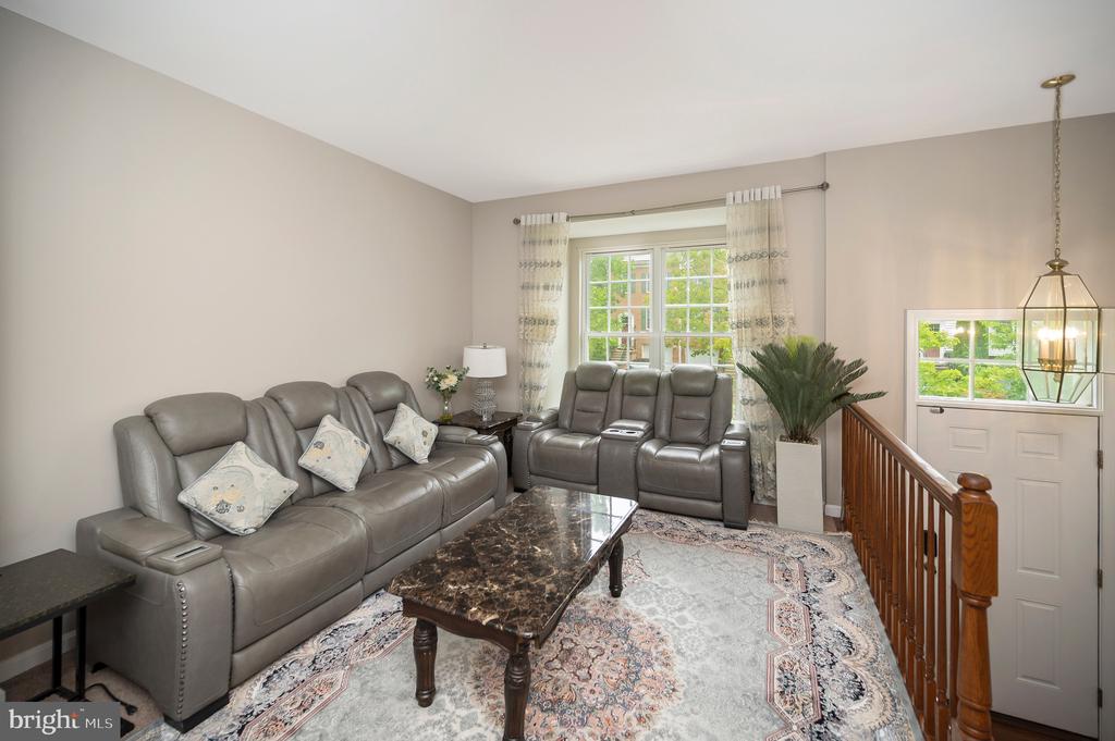 2507 OAK TREE LANE