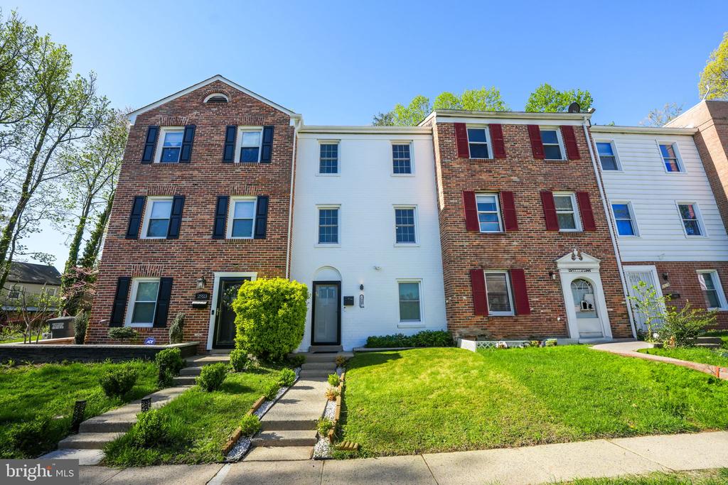 2925 WYTHE COURT