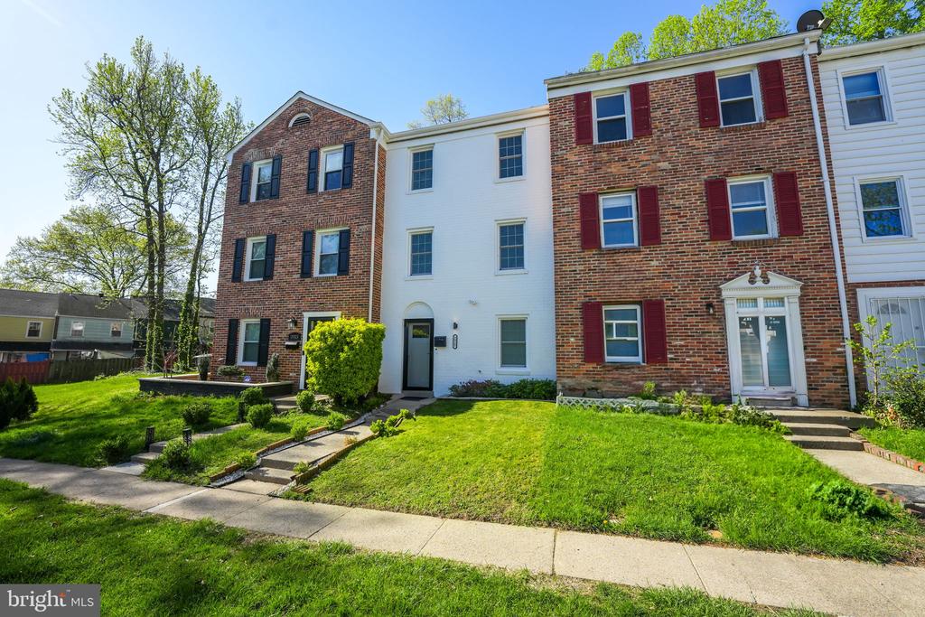 2925 WYTHE COURT